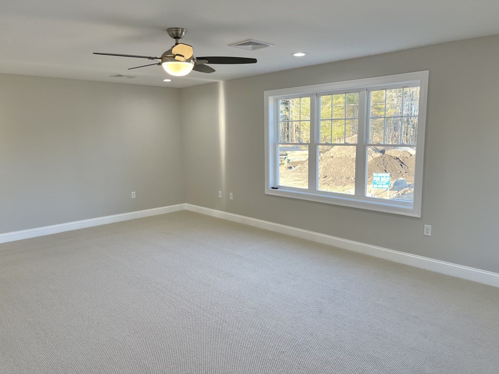 158 Snipatuit Road Rochester, MA 02770 - Photo 34 of 39 an empty room that has a window