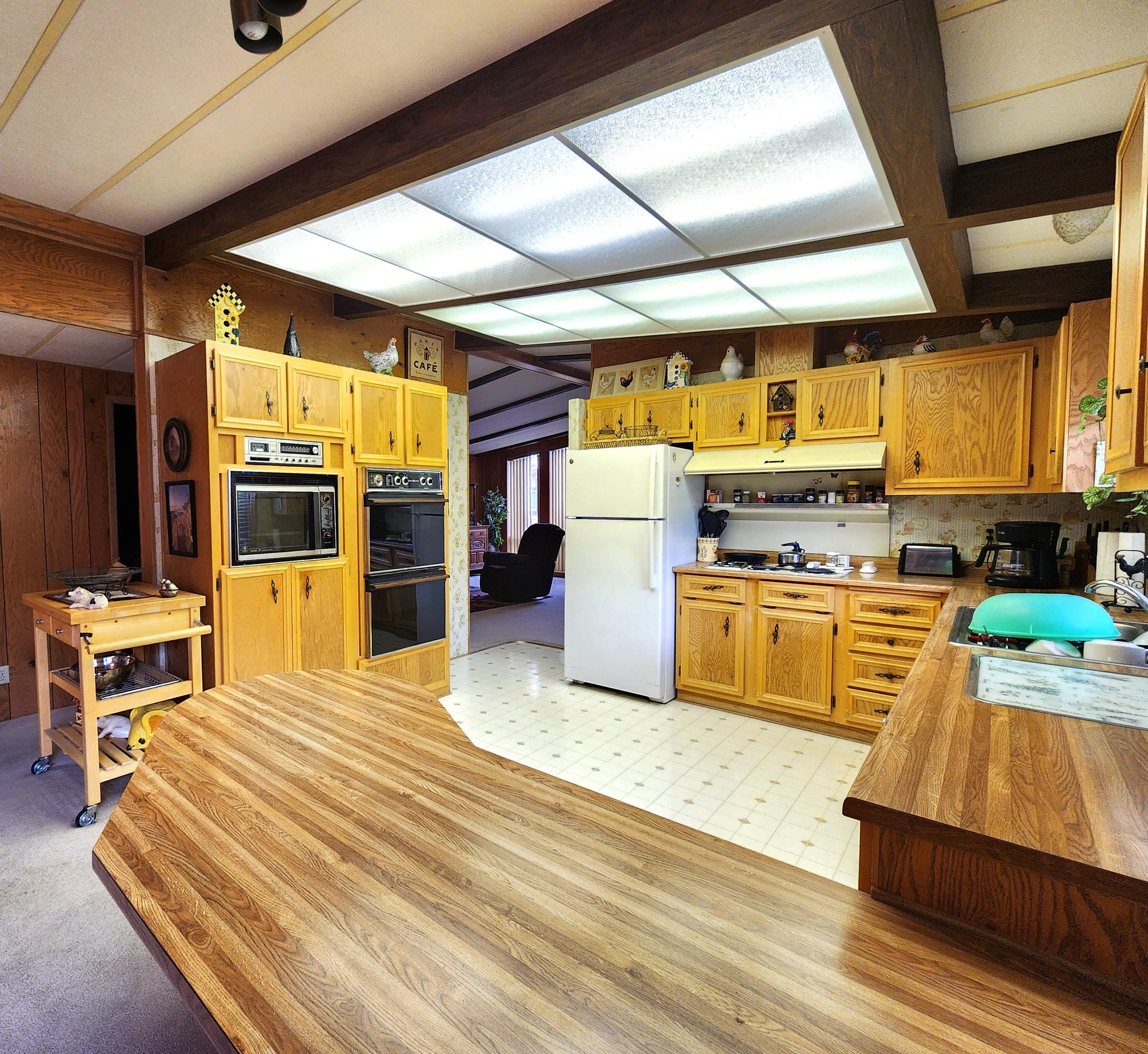 1001 Southeast 15th Street, Unit 34 Bend, OR 97702 - Photo 11 of 43 Kitchen has breakfast bar