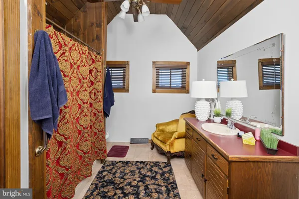 $3,900 | 230 Washington Street, Fieldsboro, NJ 08505