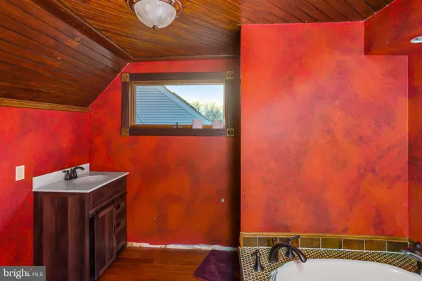 $3,900 | 230 Washington Street, Fieldsboro, NJ 08505