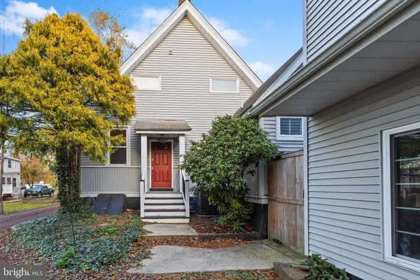 $3,900 | 230 Washington Street, Fieldsboro, NJ 08505