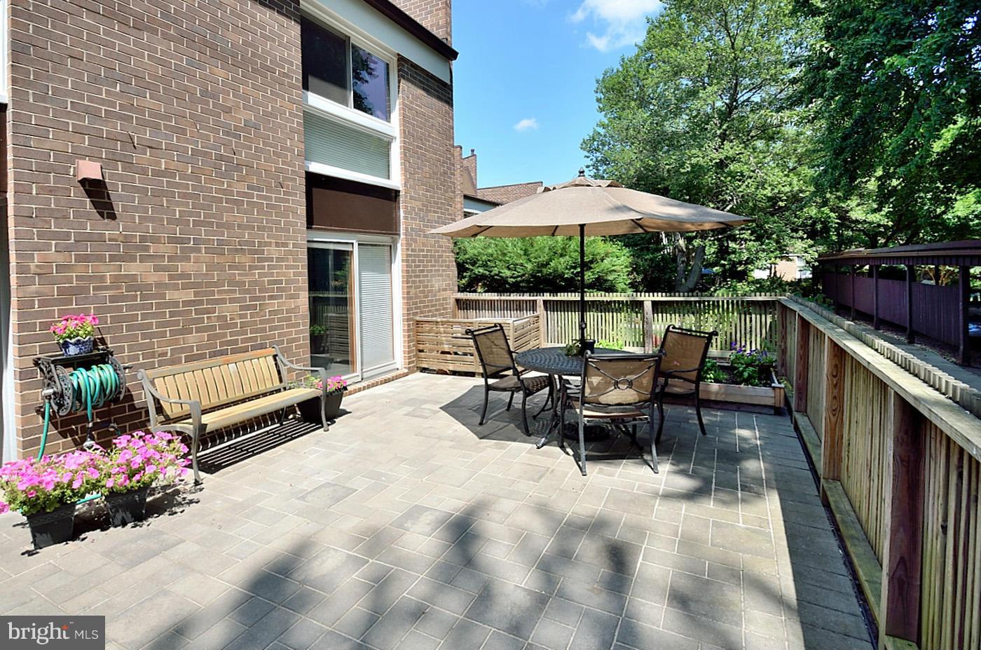 11438 Links Drive Reston, VA 20190 - Photo 2 of 26 Exterior (Front)