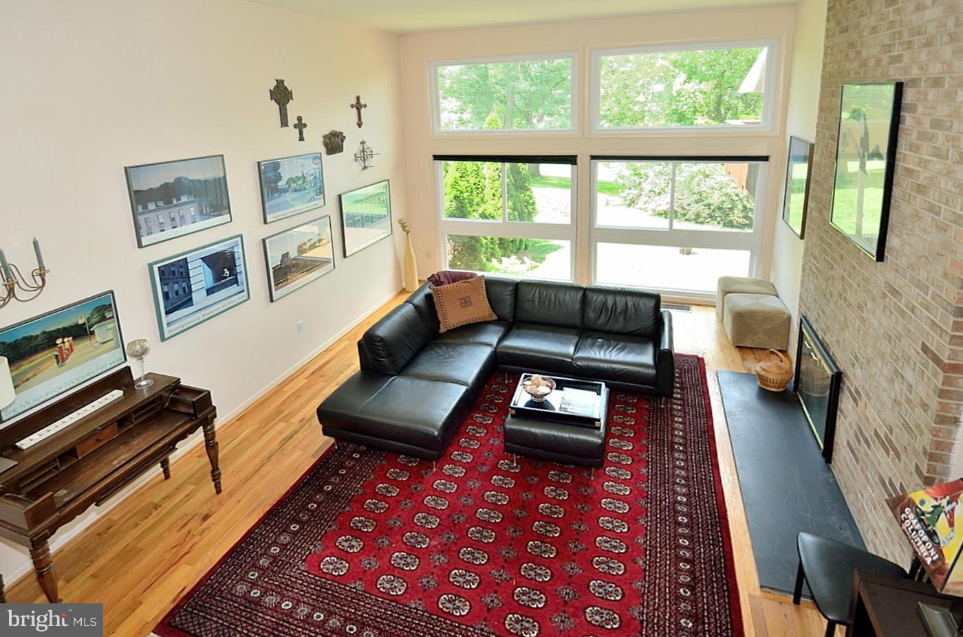11438 Links Drive Reston, VA 20190 - Photo 11 of 26 Living Room