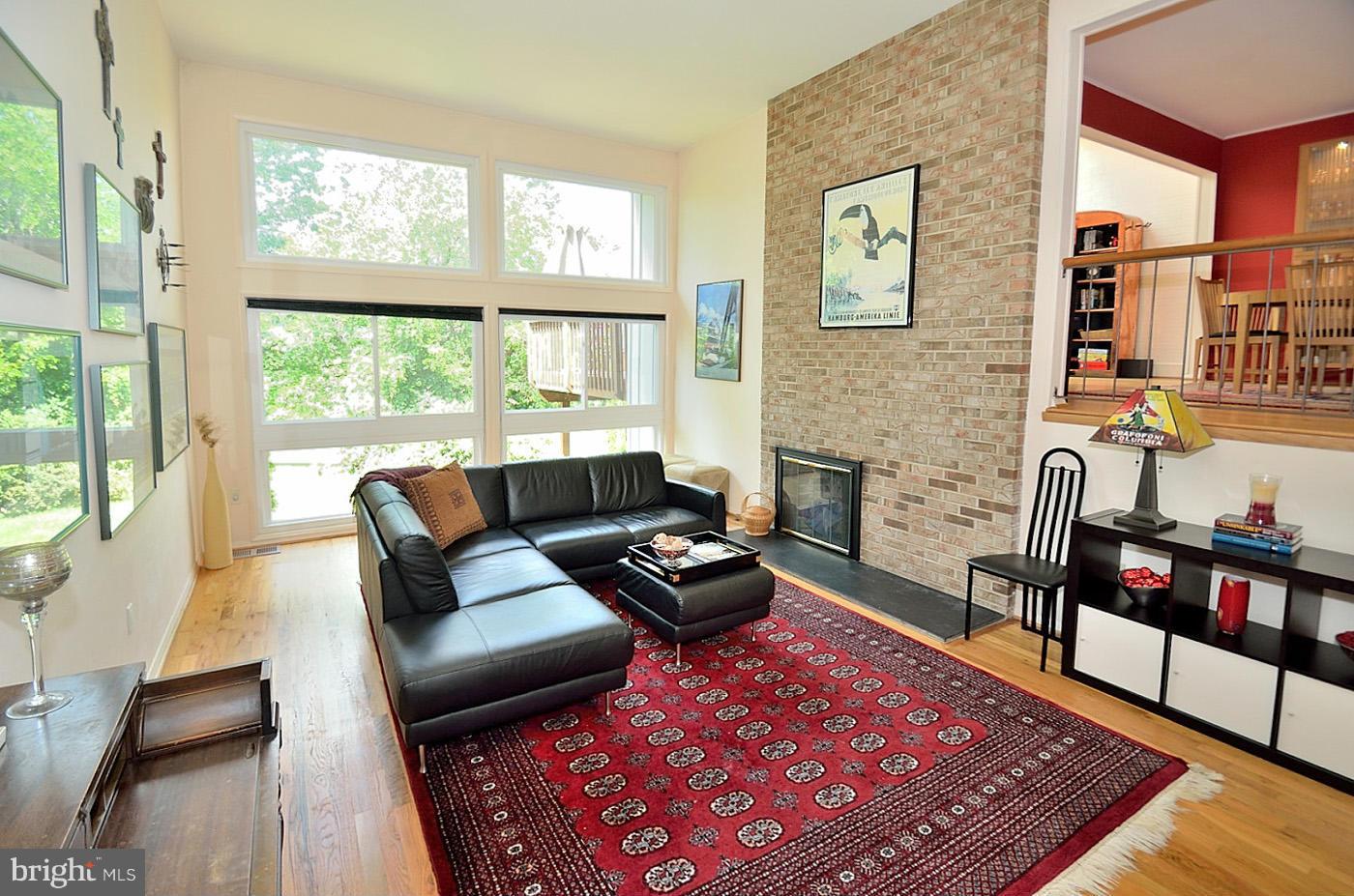 11438 Links Drive Reston, VA 20190 - Photo 12 of 26 Living Room