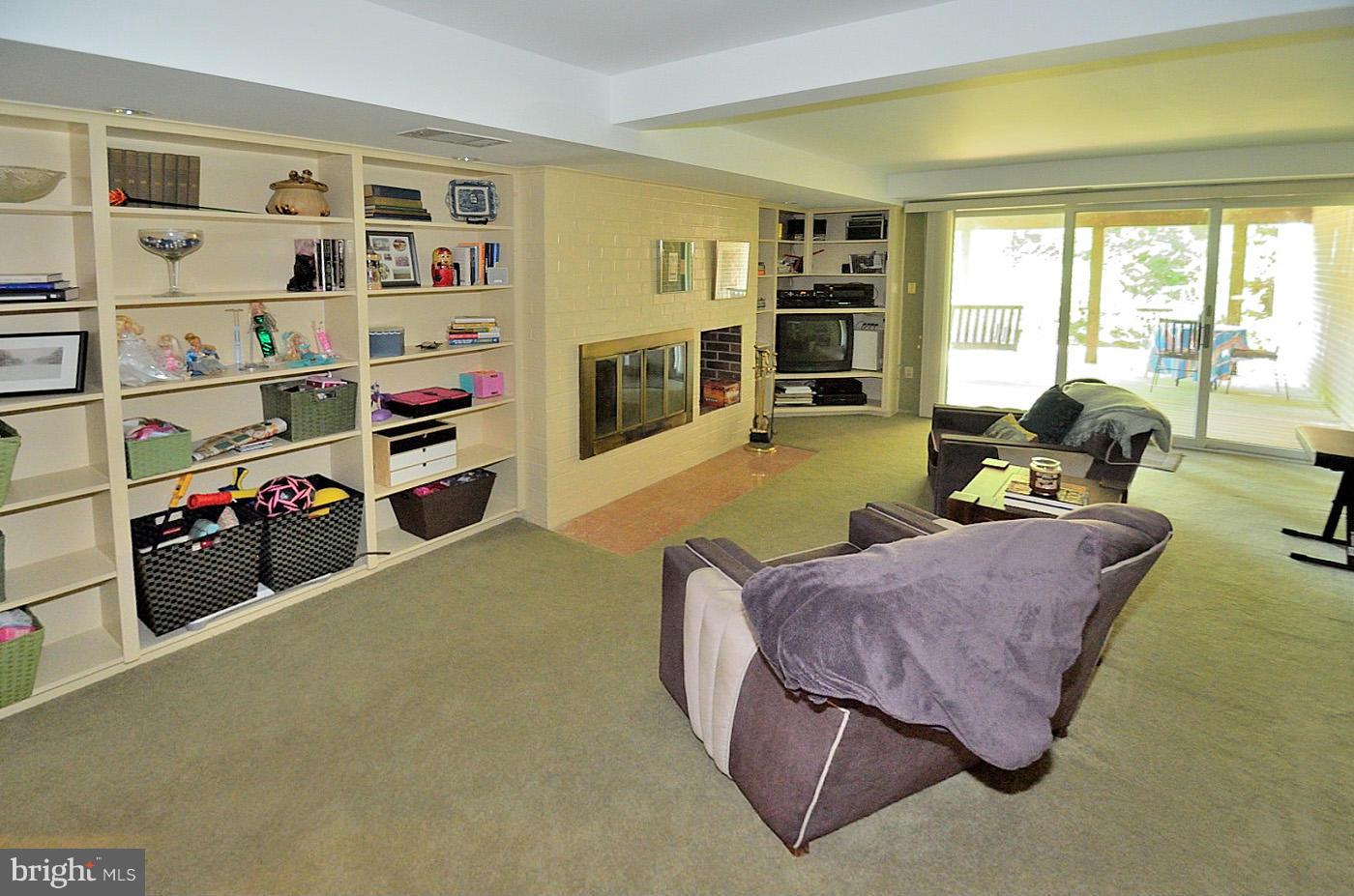 11438 Links Drive Reston, VA 20190 - Photo 22 of 26 Family Room