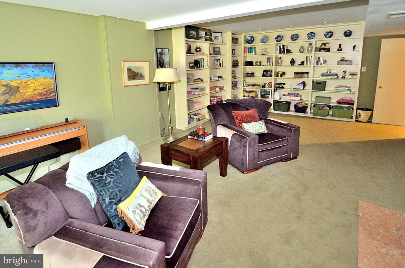 11438 Links Drive Reston, VA 20190 - Photo 23 of 26 Family Room