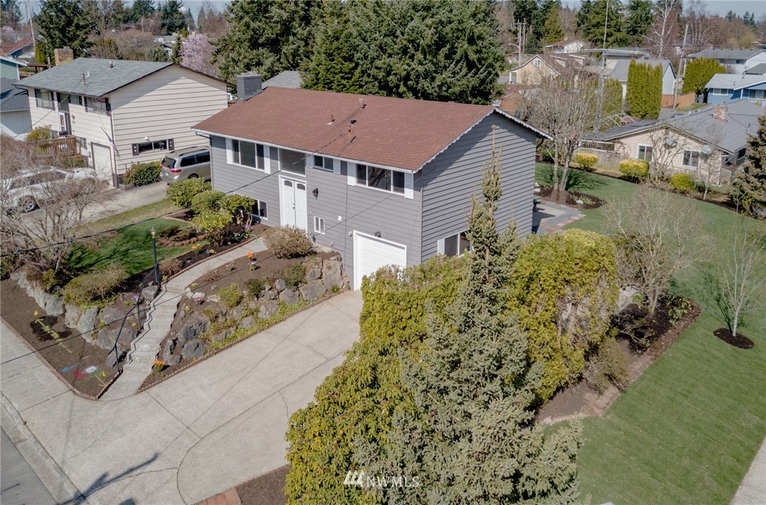 4132 Northeast 10th Street Renton, WA 98059 - Photo 1 of 25