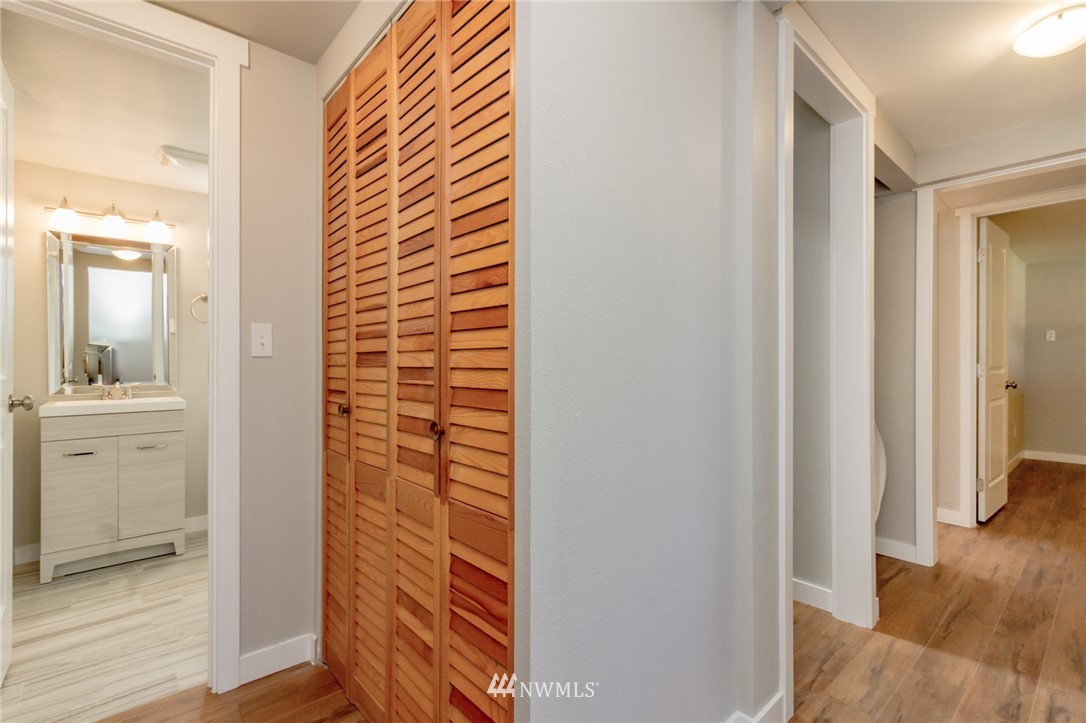 4132 Northeast 10th Street Renton, WA 98059 - Photo 20 of 25
