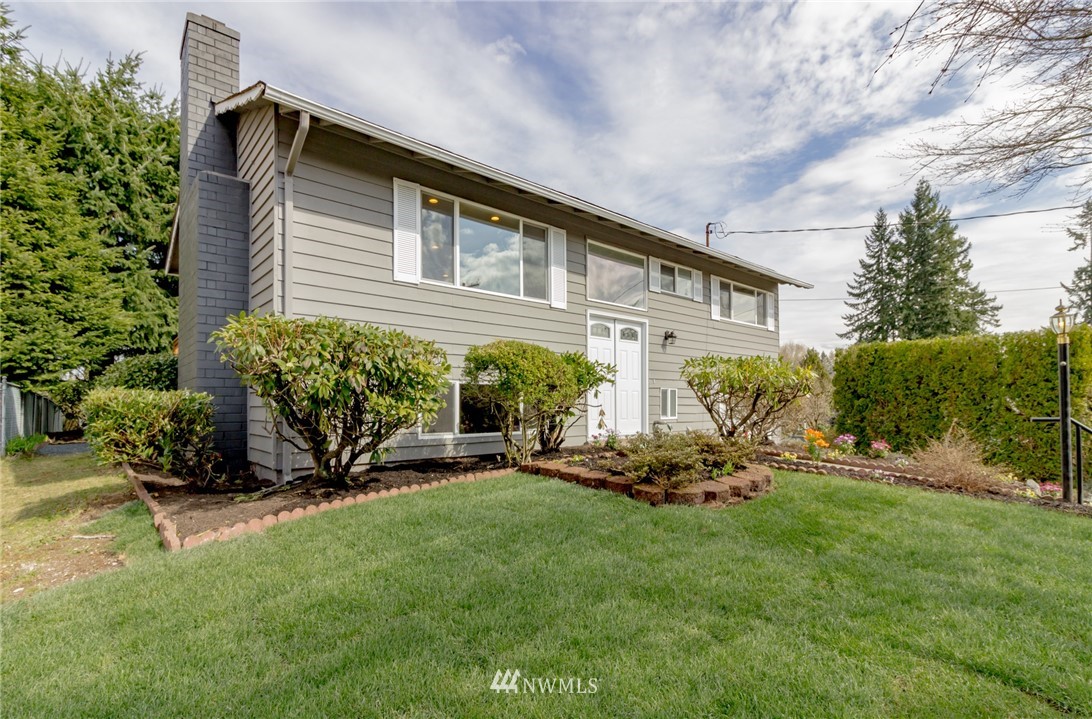 4132 Northeast 10th Street Renton, WA 98059 - Photo 3 of 25