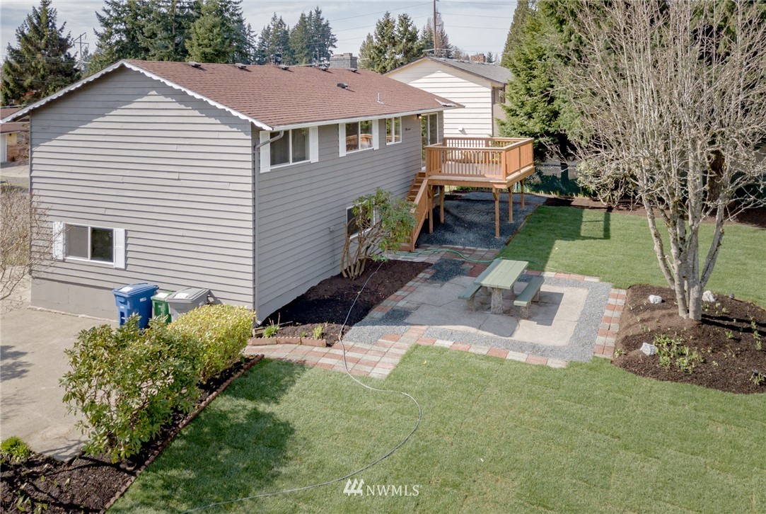 4132 Northeast 10th Street Renton, WA 98059 - Photo 4 of 25