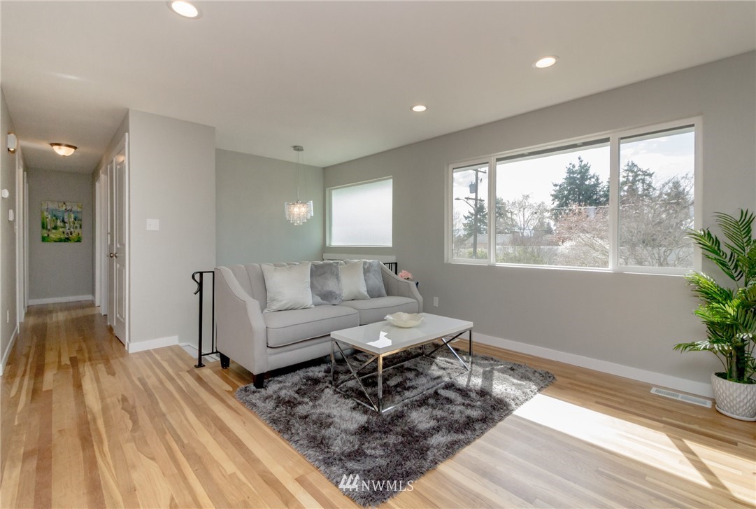 4132 Northeast 10th Street Renton, WA 98059 - Photo 8 of 25
