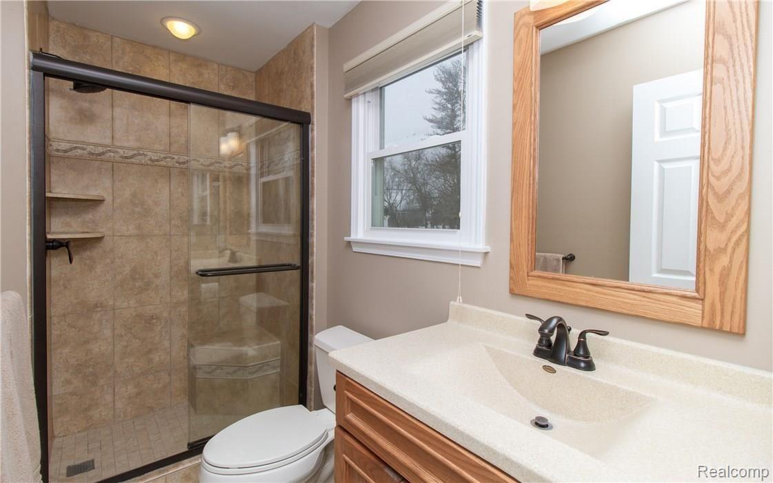 3670 Hazelton Avenue Rochester, MI 48307 - Photo 28 of 49 MasterBathroomm1.jpg