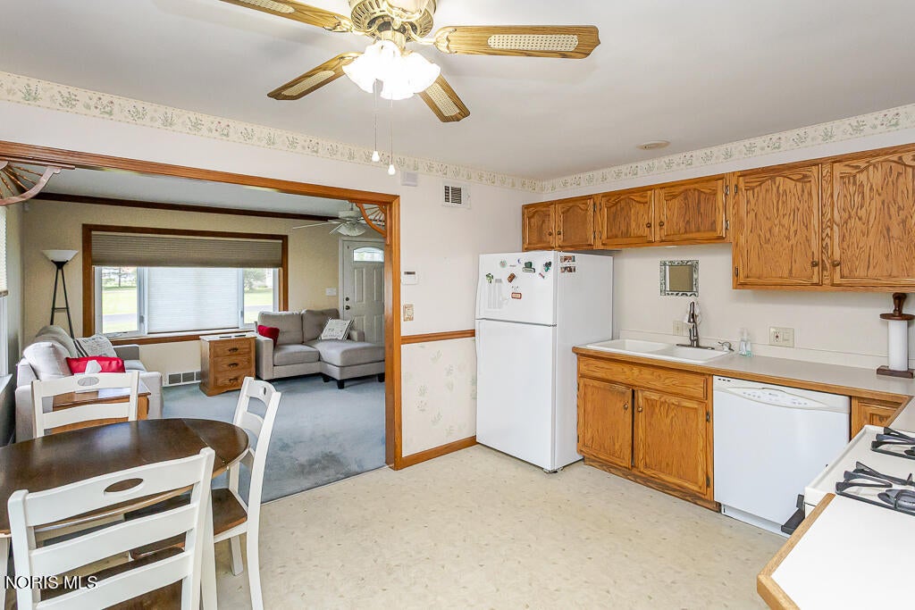 4902 Roywood Road Toledo, OH 43613 - Photo 11 of 37 175A6121
