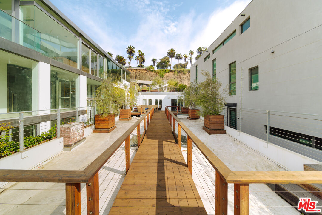 936 Palisades Beach Road Santa Monica, CA 90403 - Photo 19 of 31 a view of a balcony with many windows