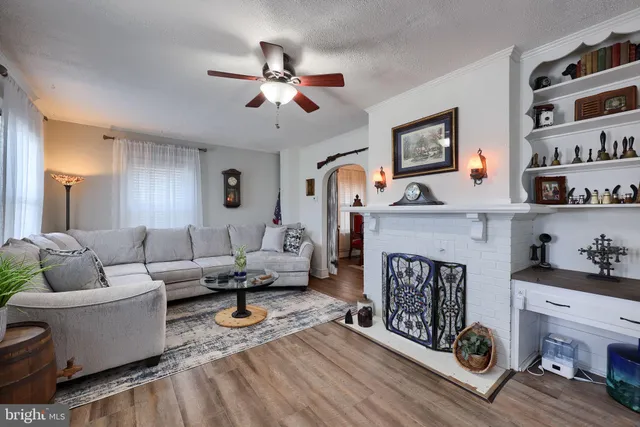 $239,900 | 1870 North Susquehanna Trail, York, PA 17404