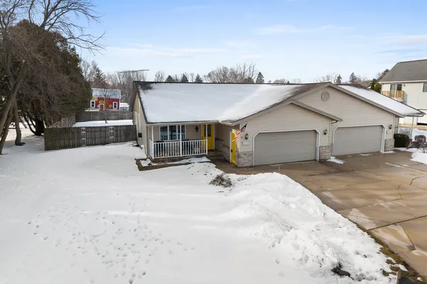 $290,000 | 1155 West Madison Avenue, Cleveland, WI 53015