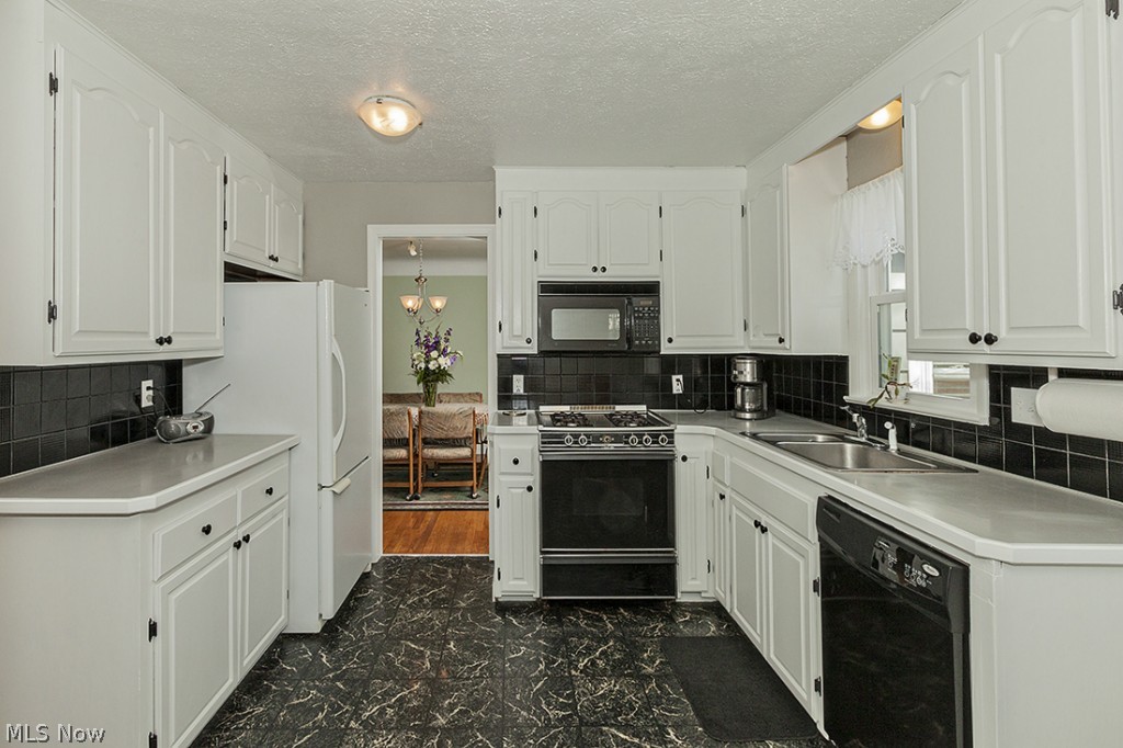 1029 Professor Road Cleveland, OH 44124 - Photo 5 of 25