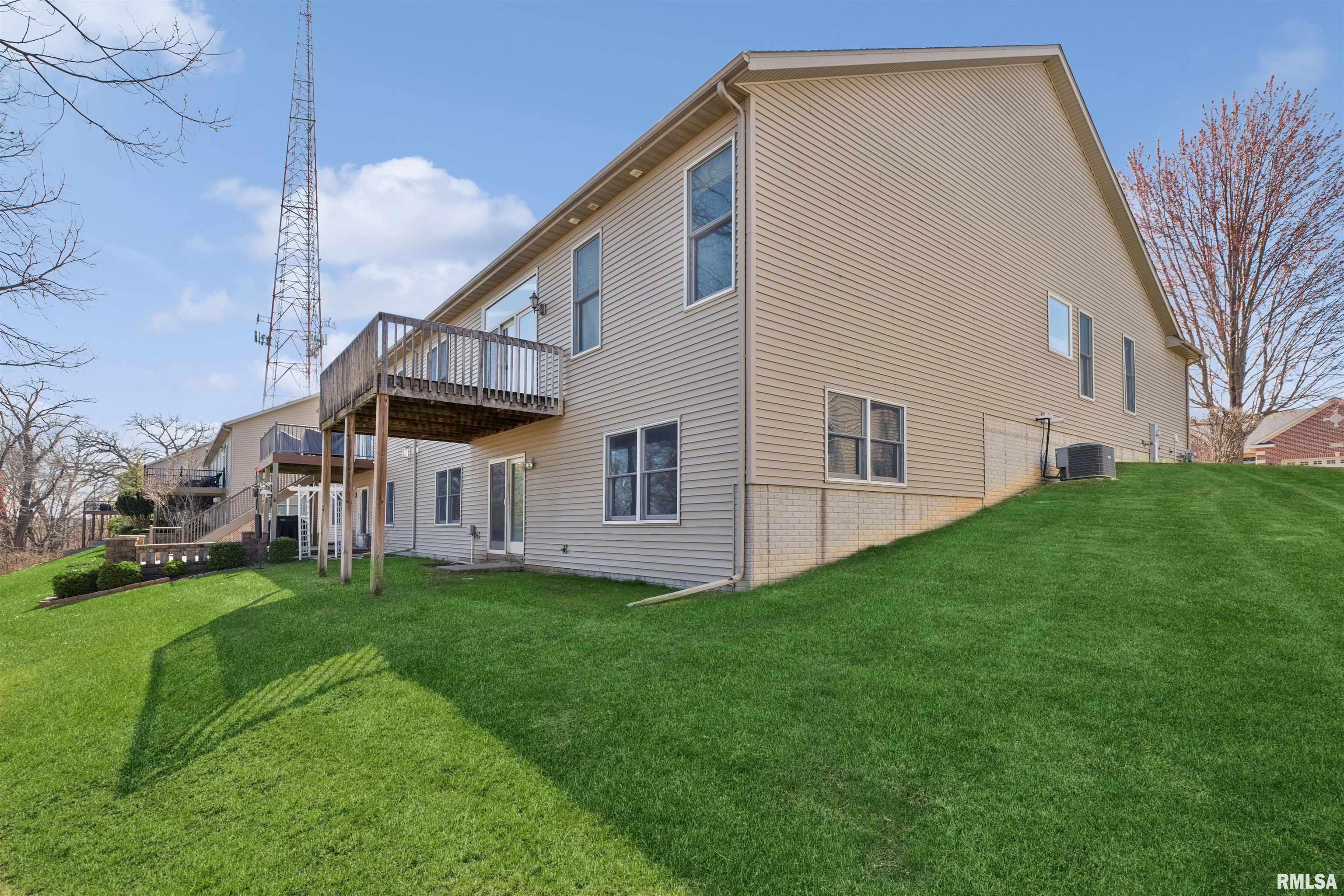 3164 Meridith Way Bettendorf, IA 52722 - Photo 5 of 32