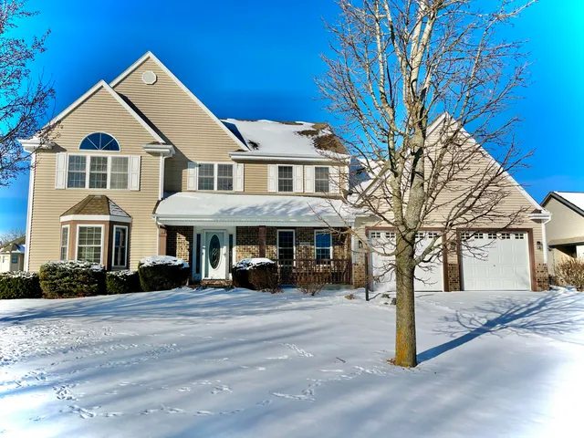 $565,000 | 2620 Penbrook Drive, Mount Pleasant, WI 53406