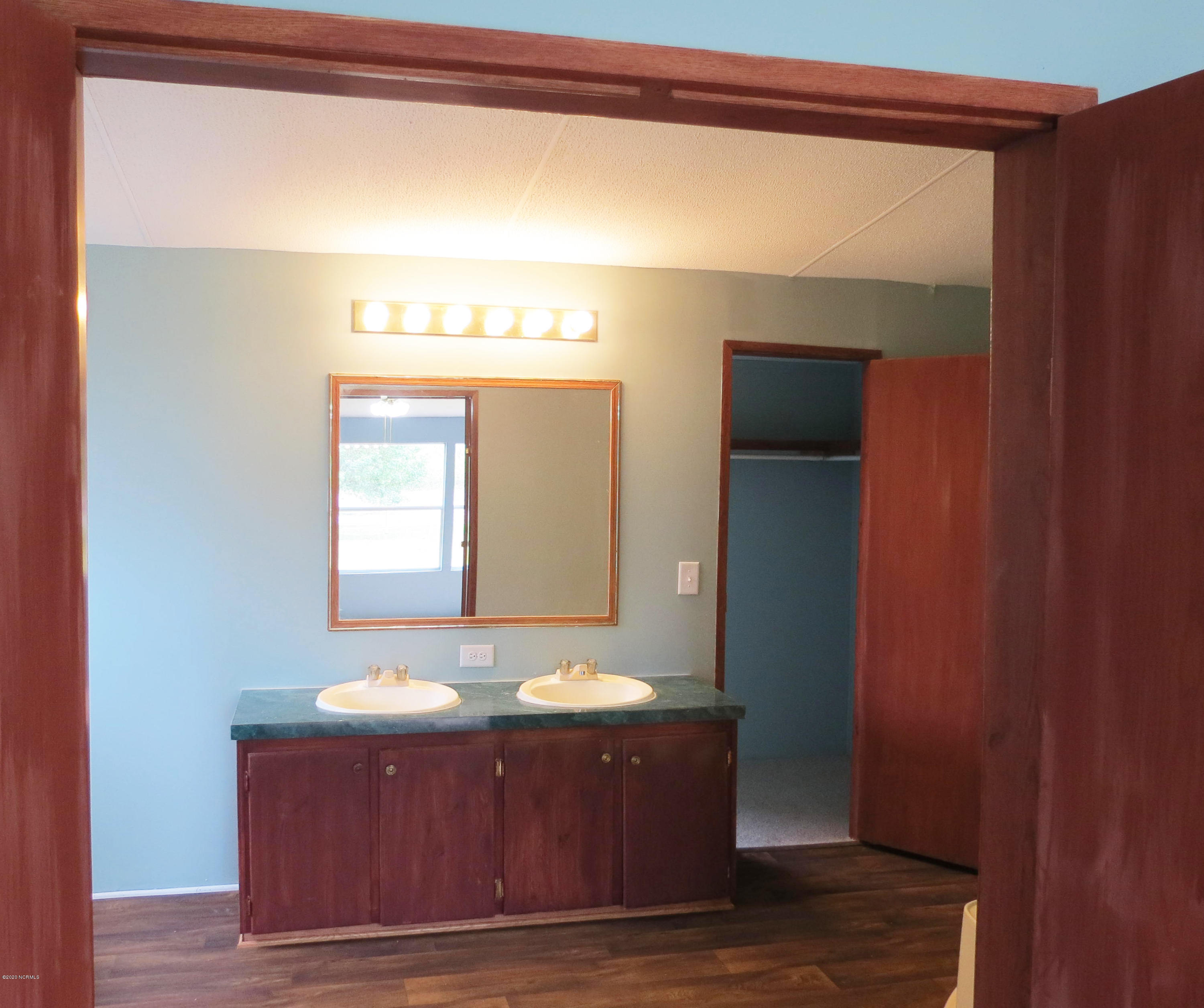 1440 British Road Kinston, NC 28501 - Photo 13 of 16 Master Bath