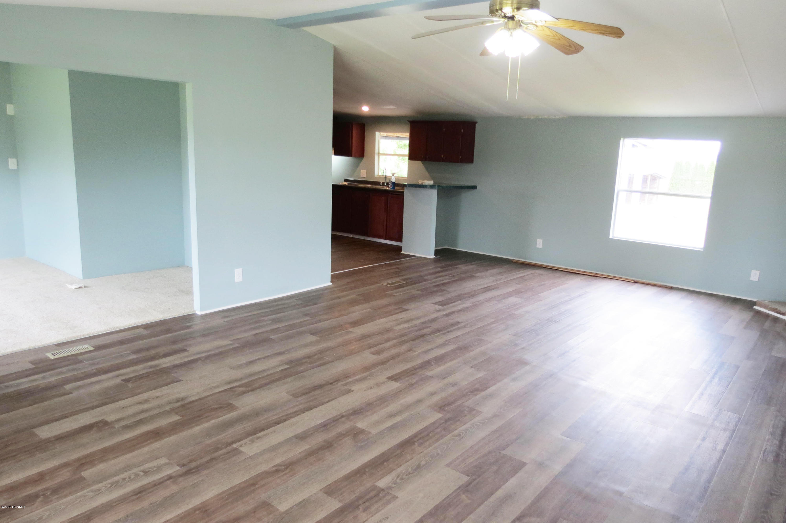 1440 British Road Kinston, NC 28501 - Photo 3 of 16 Living Room