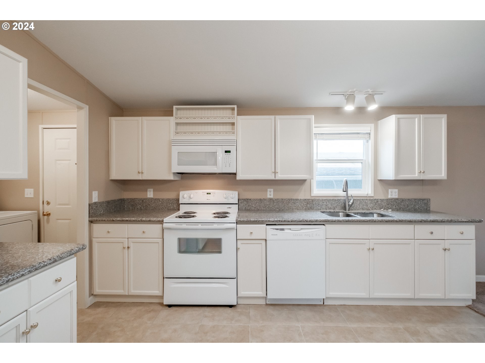 3346 Sunnyview Road, Unit 19 Salem, OR 97301 - Photo 26 of 36 Gallery Image 26