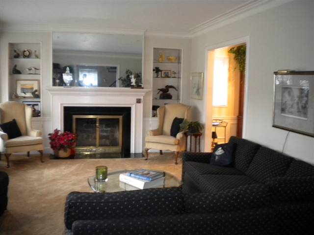 260 Merriweather Road Grosse Pointe, MI 48236 - Photo 4 of 15 31087154-3.JPG