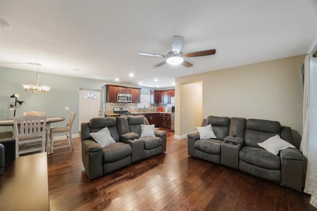 3336 20th Avenue Southwest Largo, FL 33774 - Photo 5 of 37