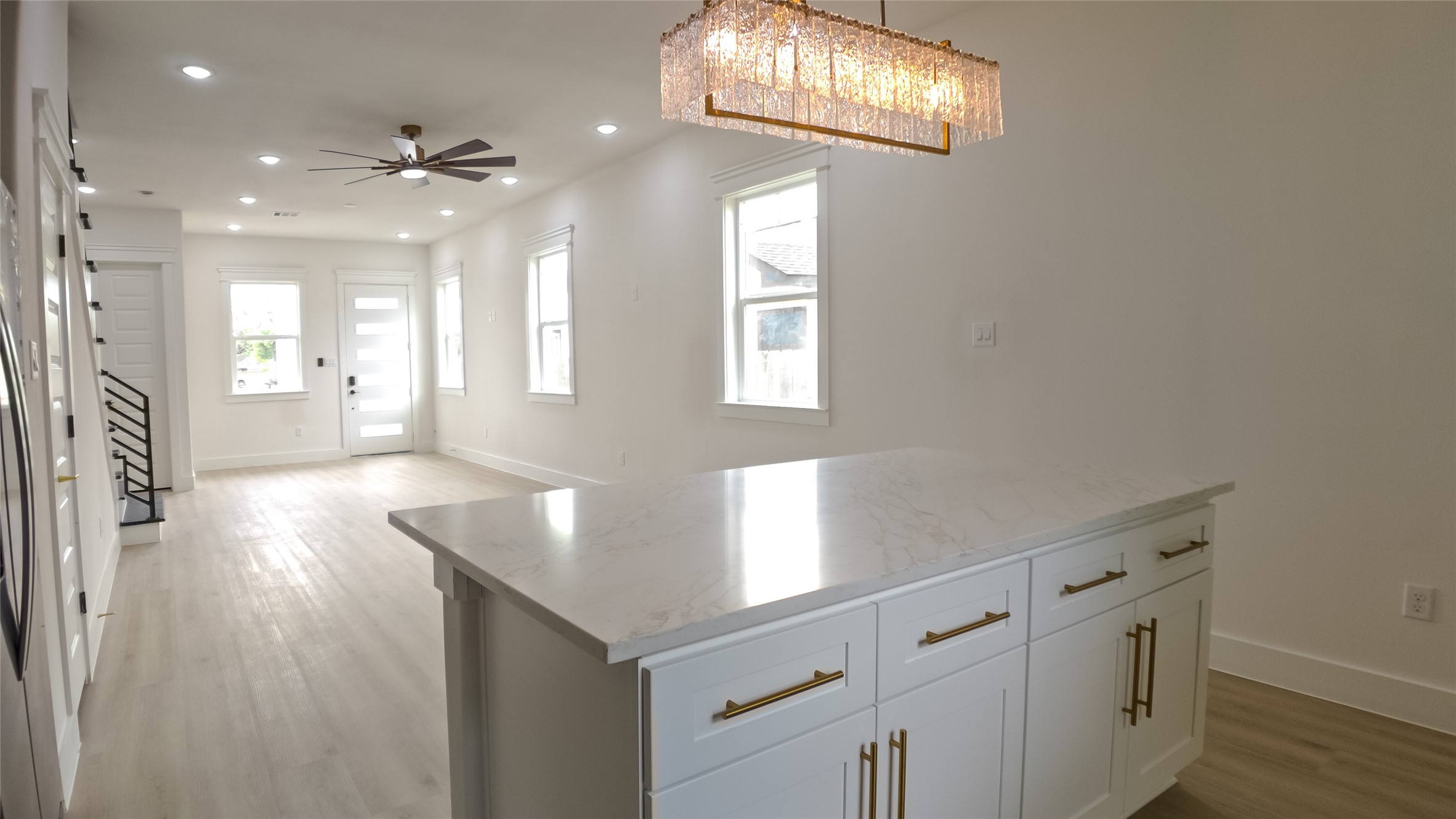 823 North Loop Houston, TX 77022 - Photo 6 of 23 a view of an entryway with wooden floor