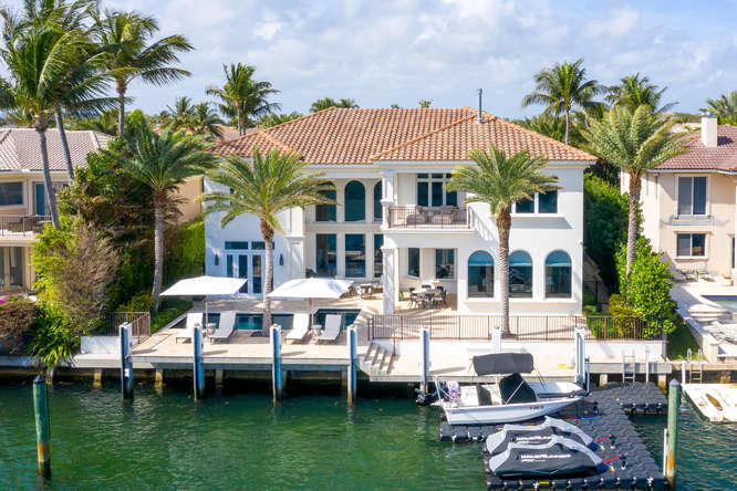 620 Golden Harbour Drive Boca Raton, FL 33432 - Photo 6 of 45 a couple of table and chairs in front of house