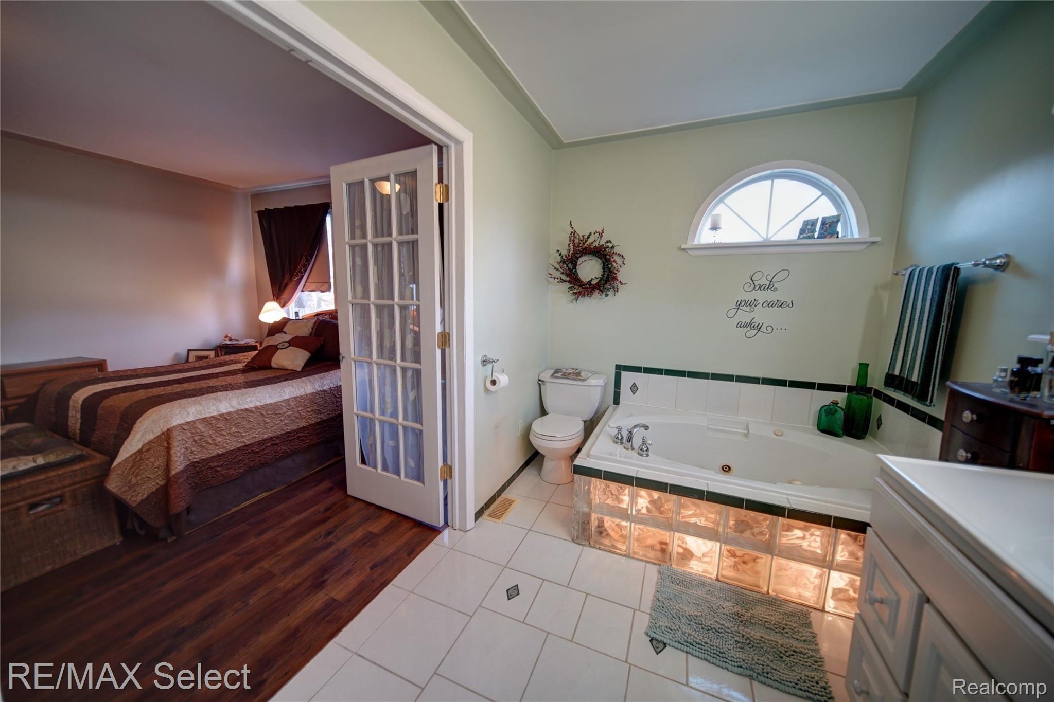 4045 East Carpenter Road Flint, MI 48506 - Photo 30 of 50 5413 N McKinley 093.jpg