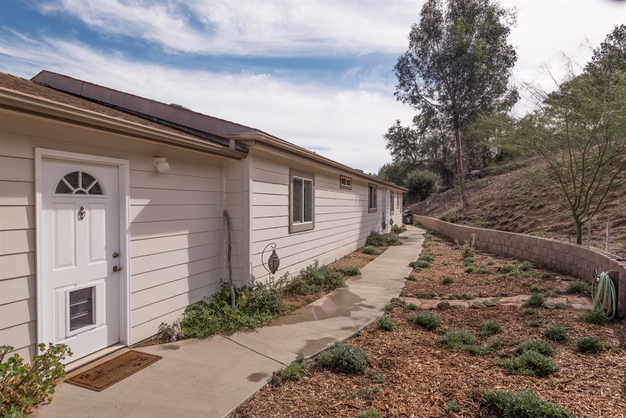 30318 Lilac Road Valley Center, CA 92082 - Photo 4 of 25