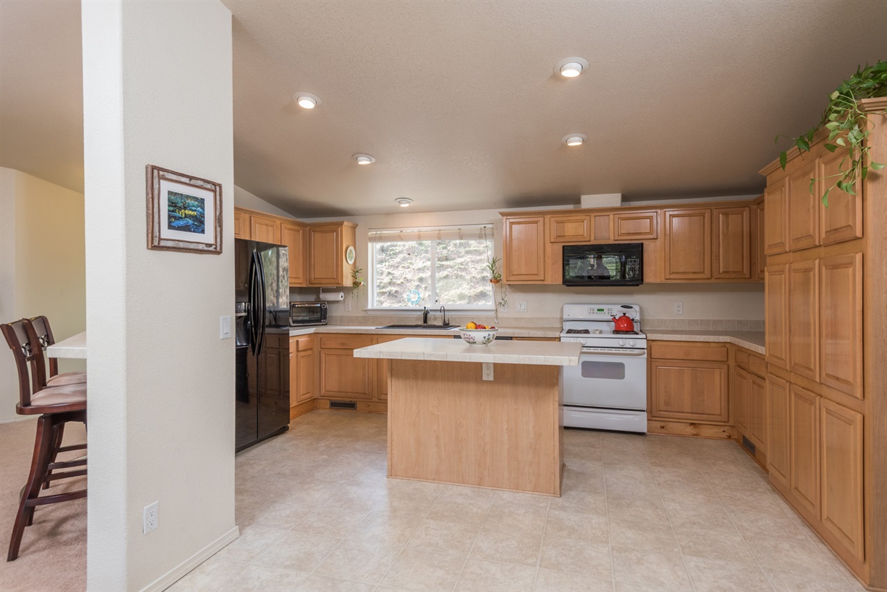 30318 Lilac Road Valley Center, CA 92082 - Photo 6 of 25