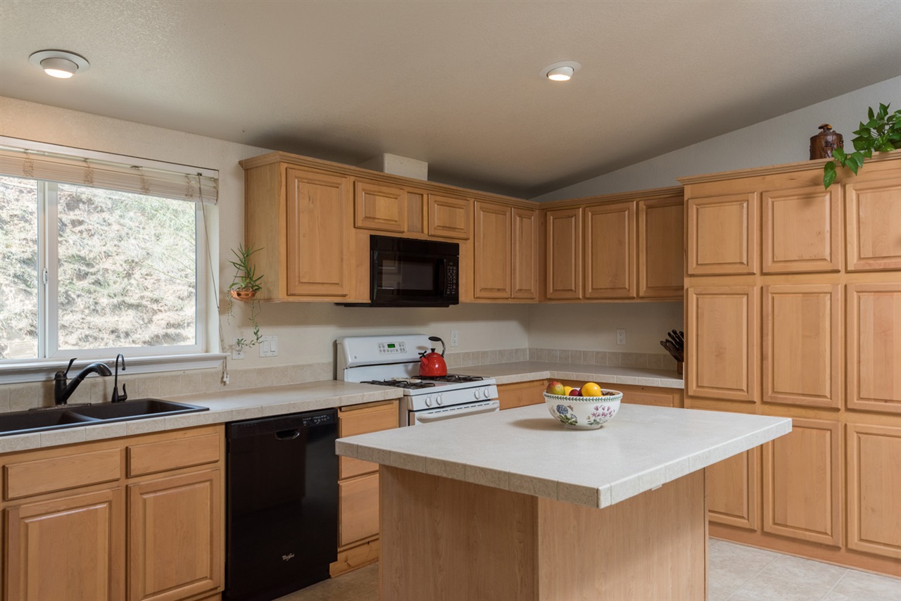30318 Lilac Road Valley Center, CA 92082 - Photo 7 of 25