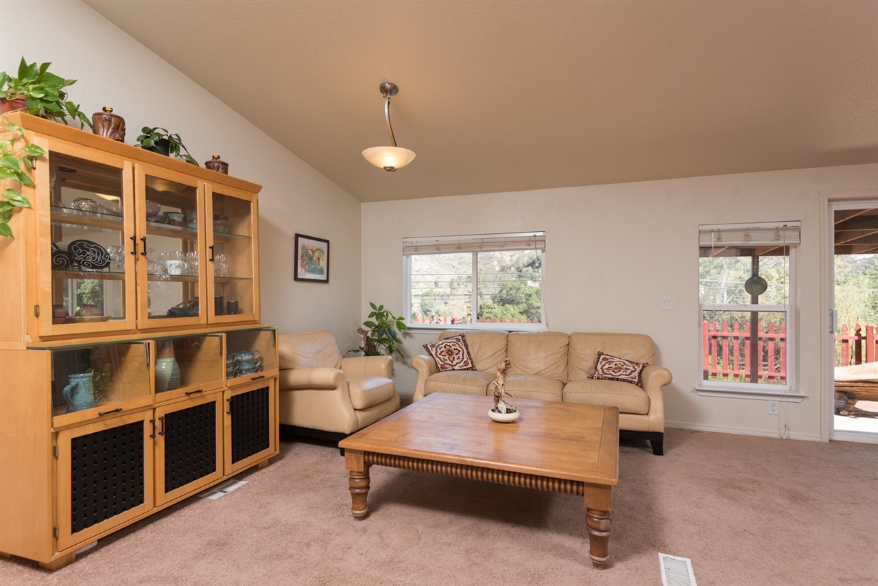 30318 Lilac Road Valley Center, CA 92082 - Photo 10 of 25