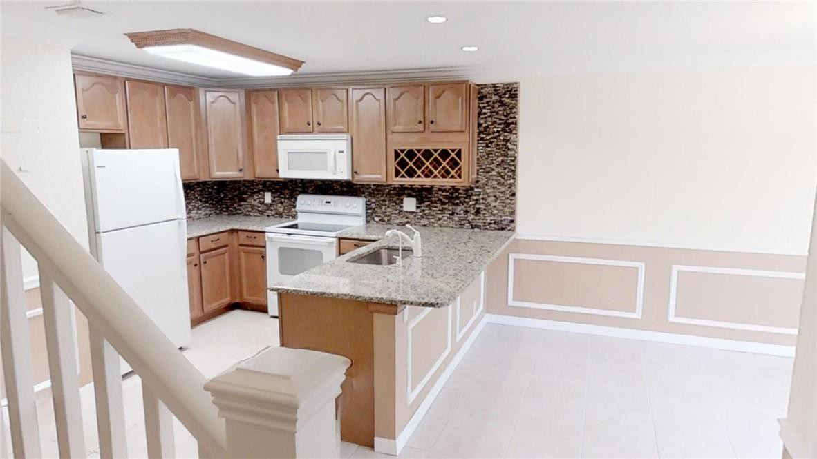 663 Corona Way Deerfield Beach, FL 33442 - Photo 11 of 37 Photo 11