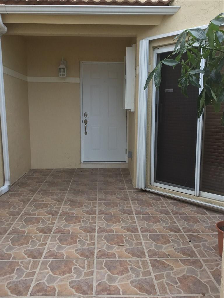 663 Corona Way Deerfield Beach, FL 33442 - Photo 2 of 37 Photo 2