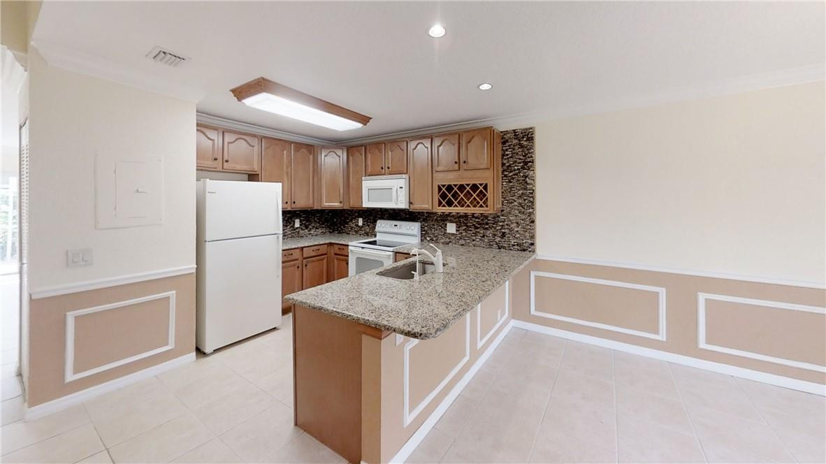 663 Corona Way Deerfield Beach, FL 33442 - Photo 4 of 37 Photo 4