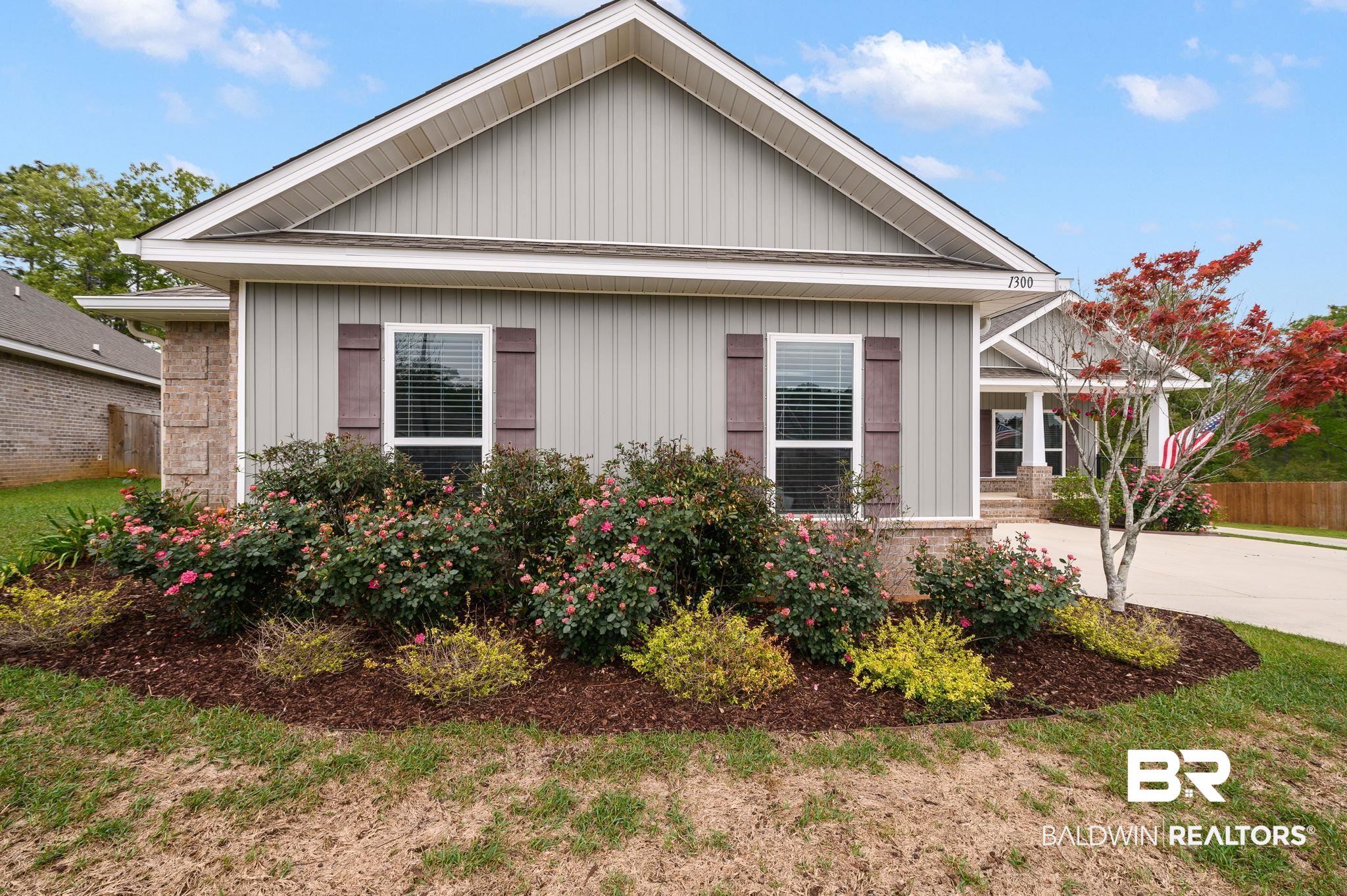 1300 Sierra Estates Drive Mobile, AL 36608 - Photo 41 of 44 Flower Bed Front