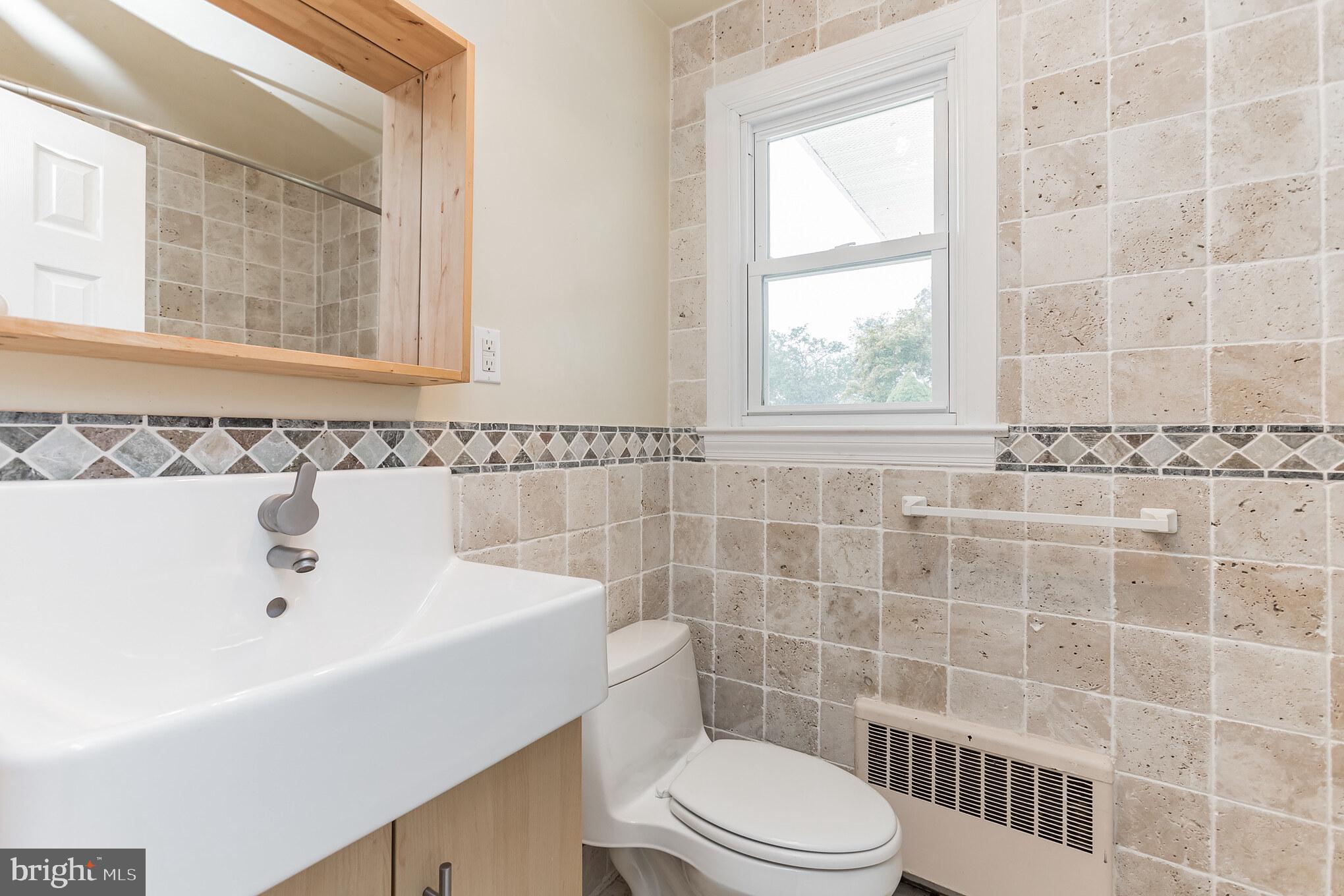 2100 Marymont Road Silver Spring, MD 20906 - Photo 17 of 37 Full bathroom for bedroom 1