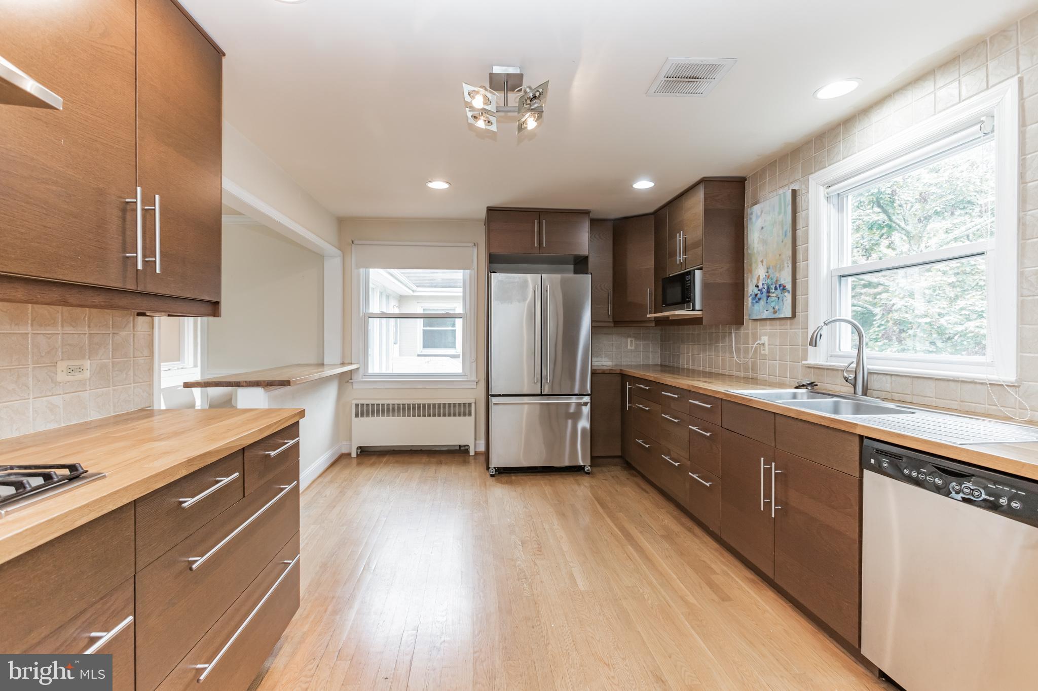 2100 Marymont Road Silver Spring, MD 20906 - Photo 4 of 37 Kitchen toward breakfast bar