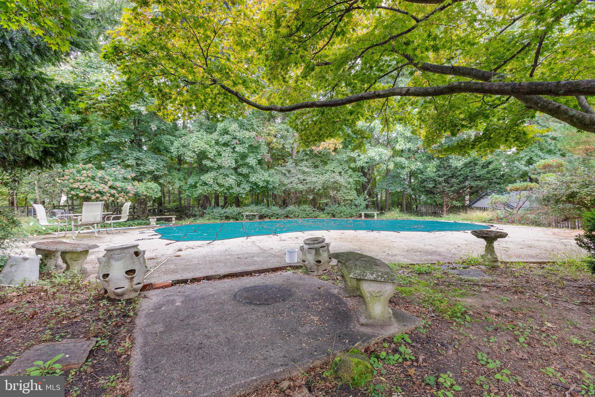 2100 Marymont Road Silver Spring, MD 20906 - Photo 32 of 37 Swimming pool with cover