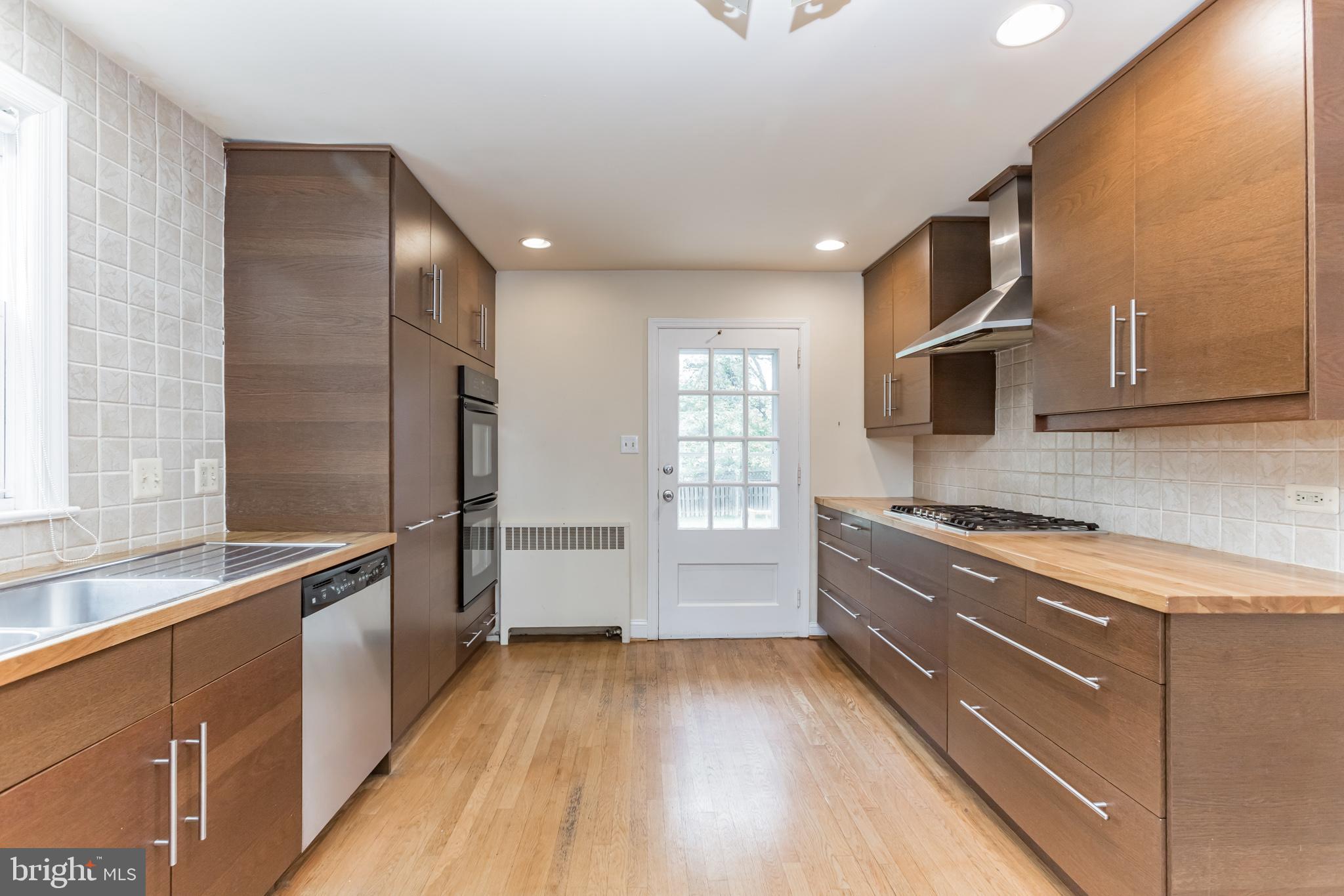 2100 Marymont Road Silver Spring, MD 20906 - Photo 6 of 37 Kitchen toward side entrance