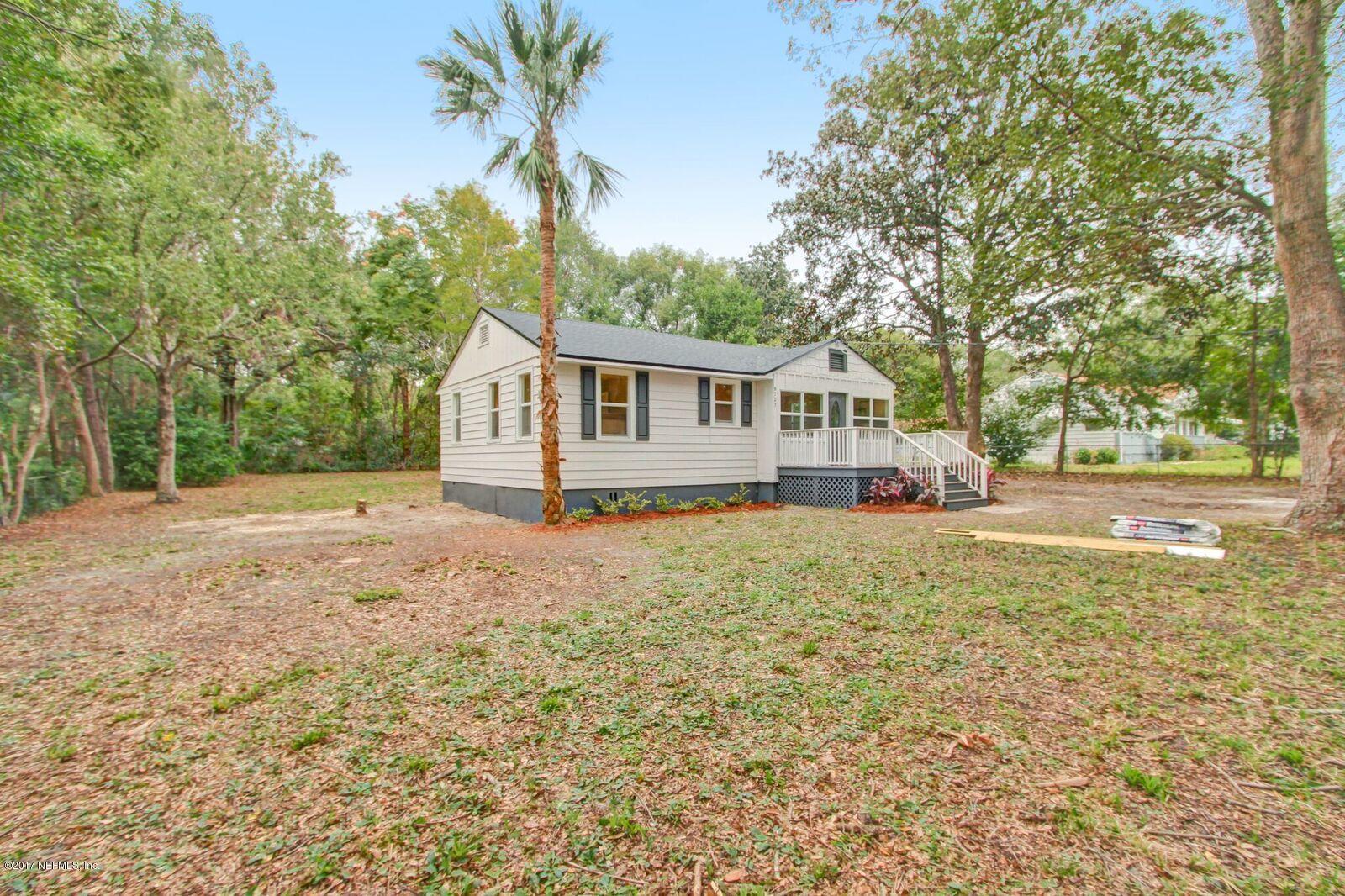9727 Halsey Road Jacksonville, FL 32246 - Photo 3 of 25 jacksonville home staging by Rave (26)_p