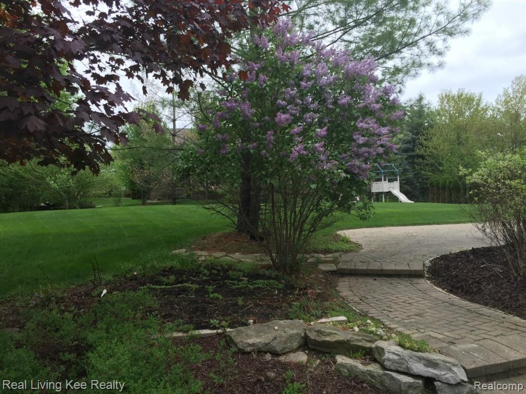 1698 Apple Ridge Court Rochester Hills, MI 48306 - Photo 19 of 20 Gallery Image 19