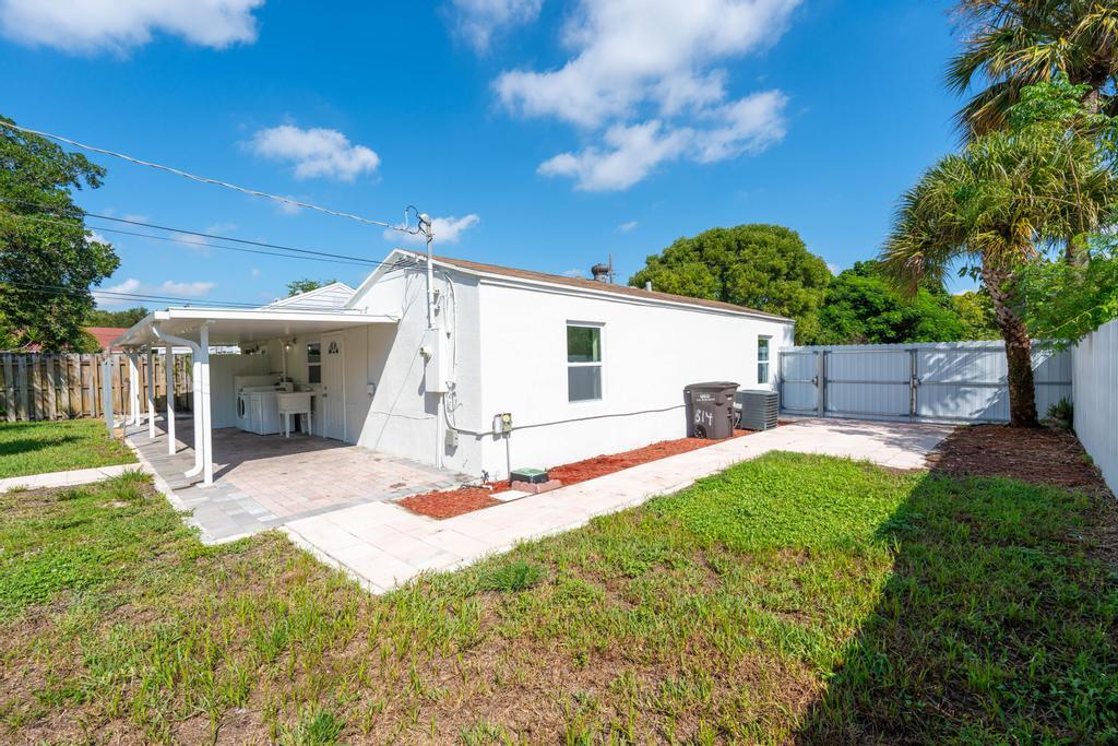 814 Franklin Road West Palm Beach, FL 33405 - Photo 30 of 36 DSC05827