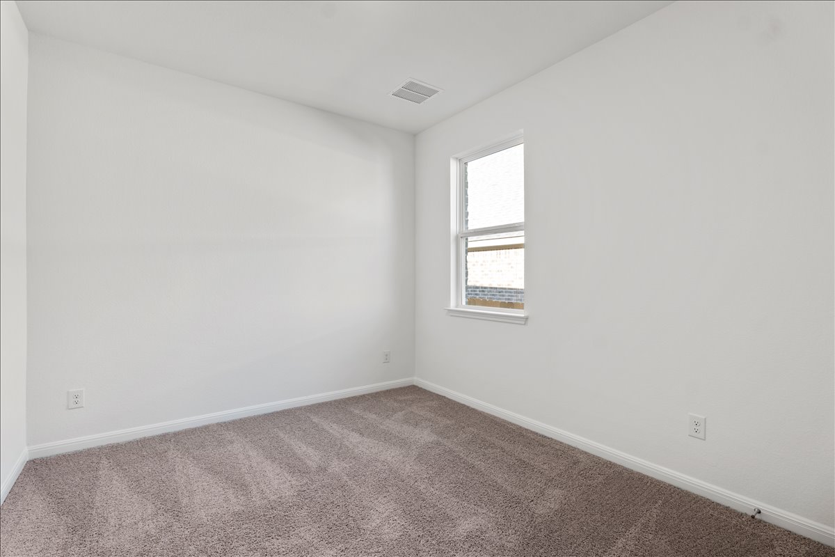 133 Grn Knl Lane Georgetown, TX 78628 - Photo 25 of 31 an empty room with windows