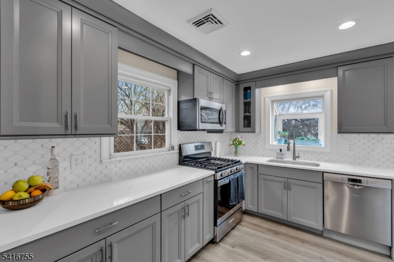 206 Pleasant Run Road Neshanic Station, NJ 08853 - Photo 21 of 36