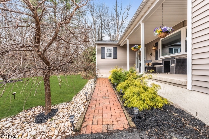 206 Pleasant Run Road Neshanic Station, NJ 08853 - Photo 5 of 36