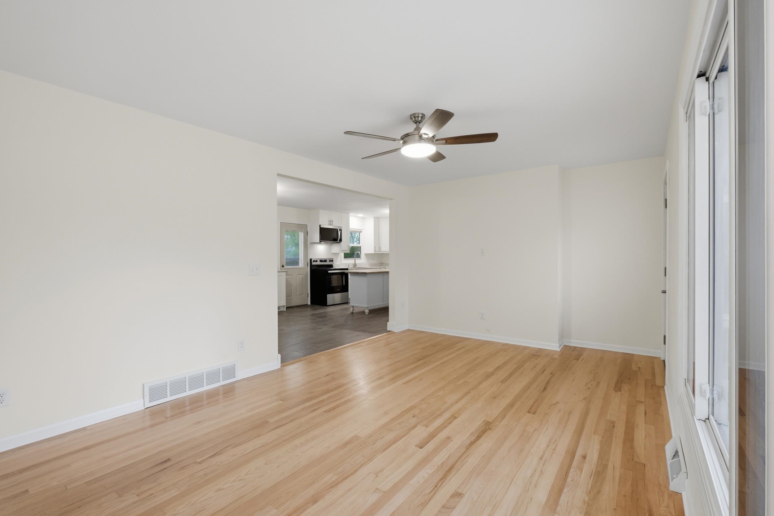 326 Prairie View Street Oregon, WI 53575 - Photo 6 of 33